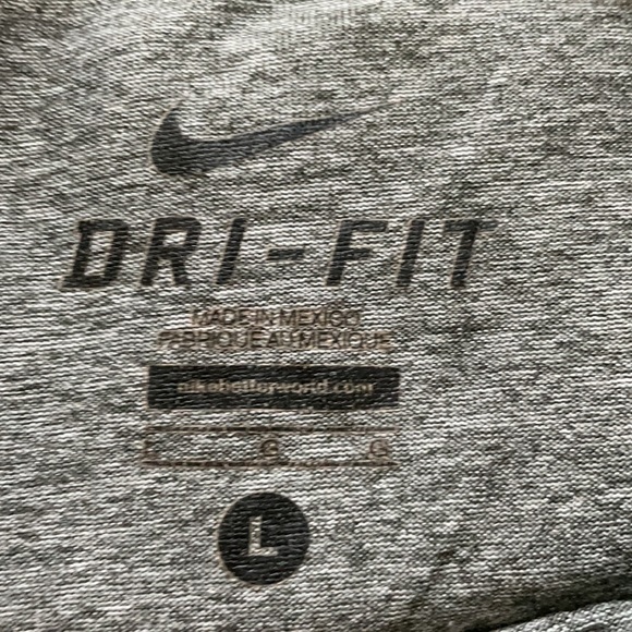 Nike Dri Fit - Picture 2 of 3